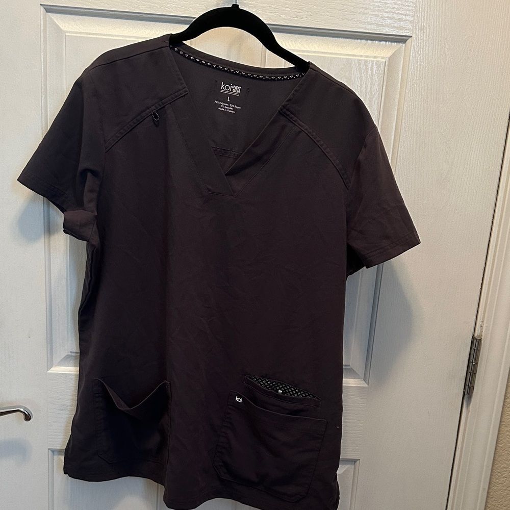 Koi Next Gen Dark Gray Charcoal V-Neck Scrub Shirt Pockets Size Large